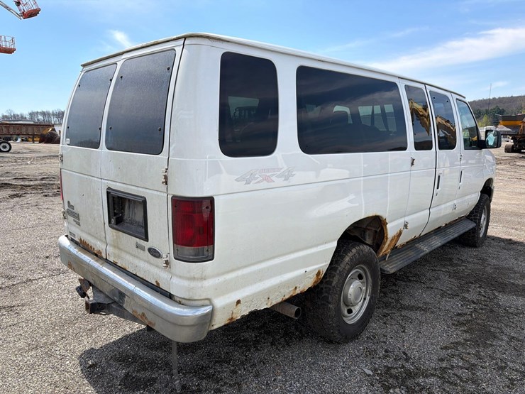 2012-ford-e350-image-4