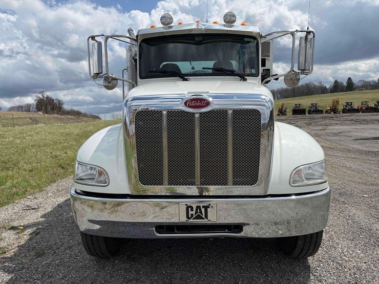 2019-peterbilt-337-image-7