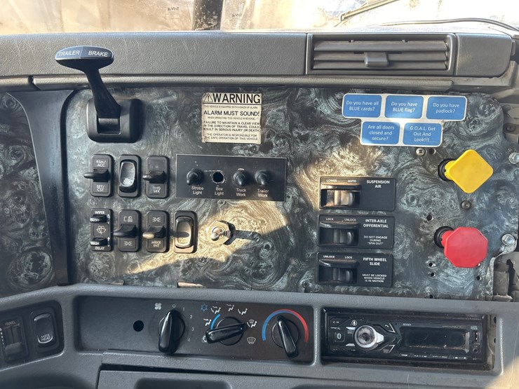 2002-massey-ferguson-8-image-71