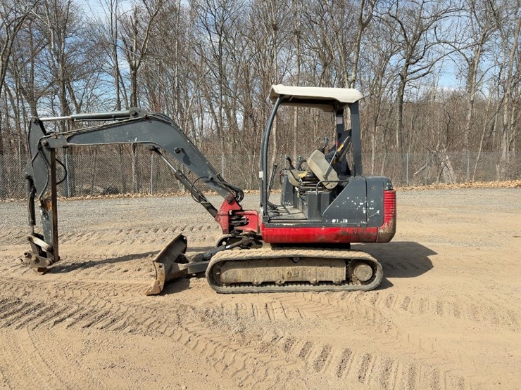 2007-takeuchi-tb135-image-2