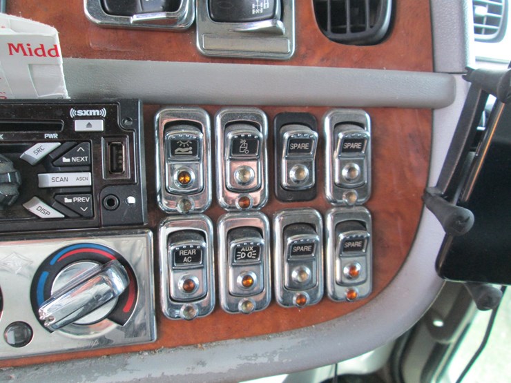 2008-peterbilt-389-image-49