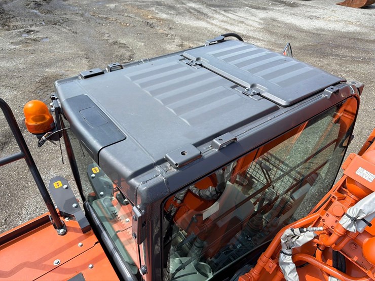 2020-hitachi-zx200-image-20