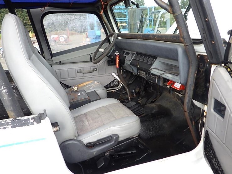 1992-jeep-wrangler-image-19