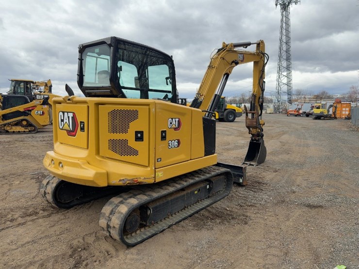 2022-caterpillar-306-image-5