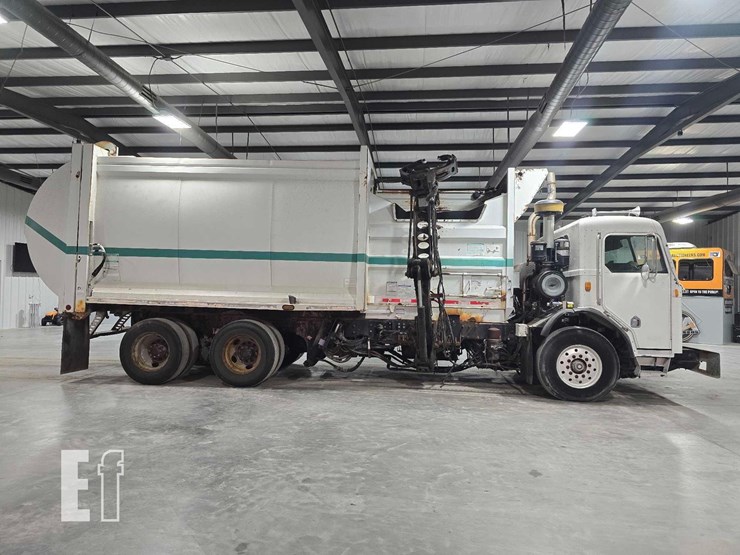 2008-peterbilt-320-image-6