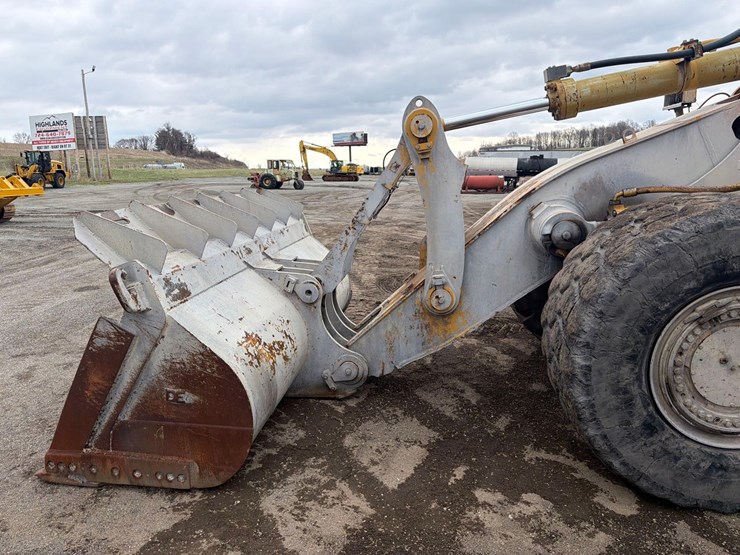 caterpillar-988g-image-12