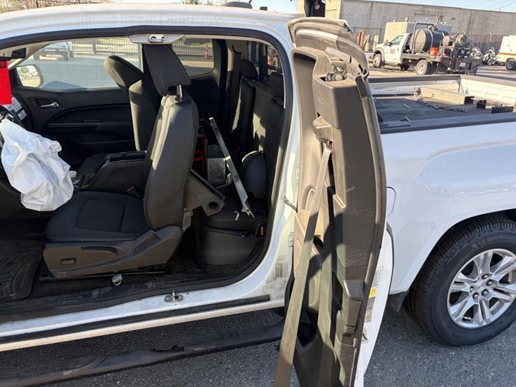 2019-gmc-canyon-sle-image-12