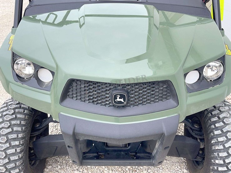 2022-john-deere-gator-image-10