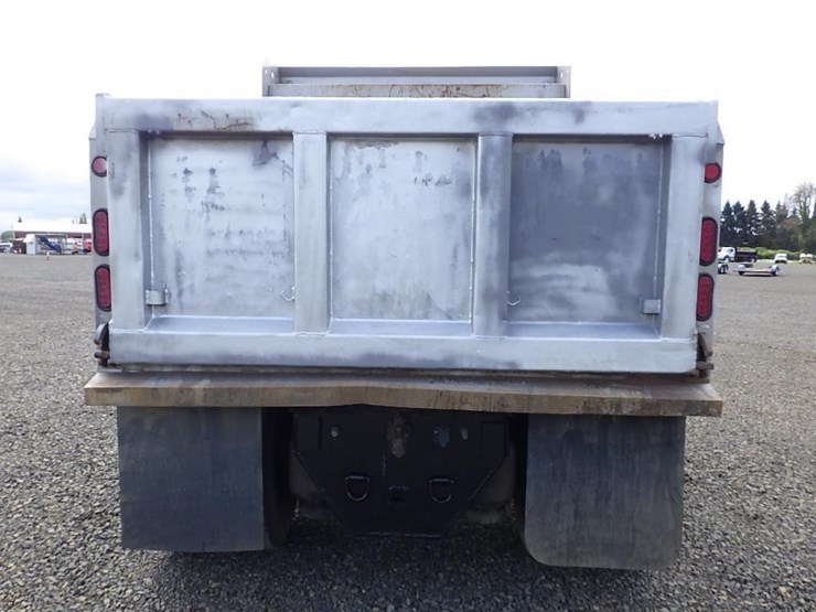 2010-peterbilt-337-image-6