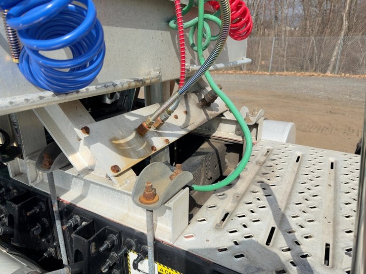 2018-mack-pinnacle-cxu613-image-22