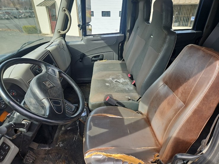 2009-international-durastar-4300-image-19