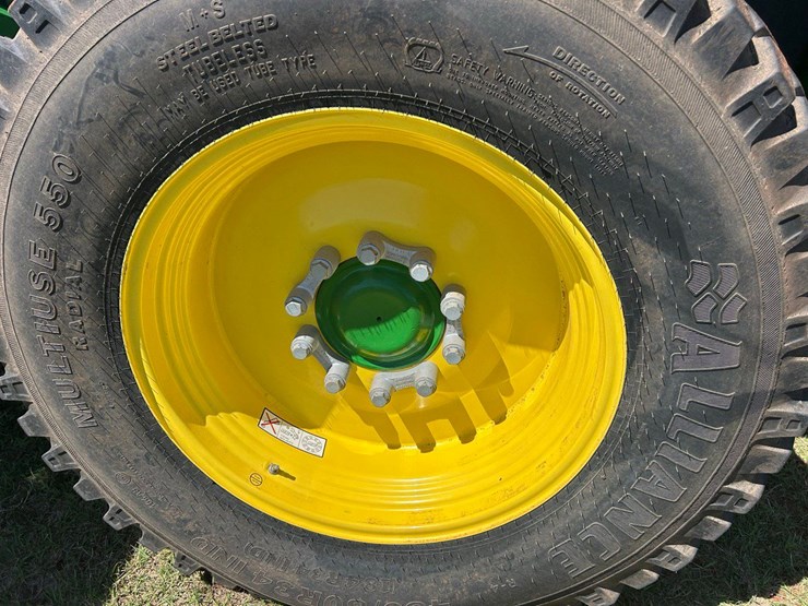 2022-john-deere-w235m-image-14