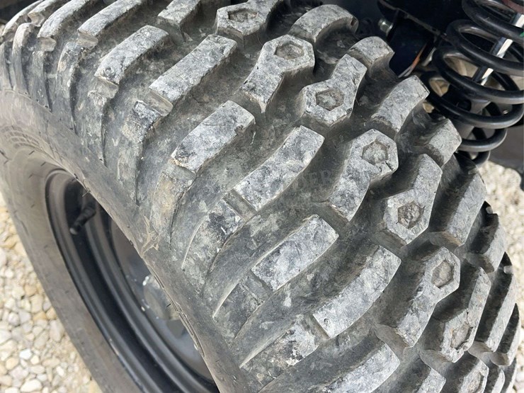 2022-john-deere-gator-image-22