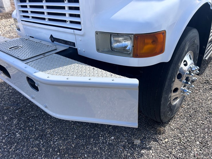 #1008-•-international-cab-and-chassis-image-9
