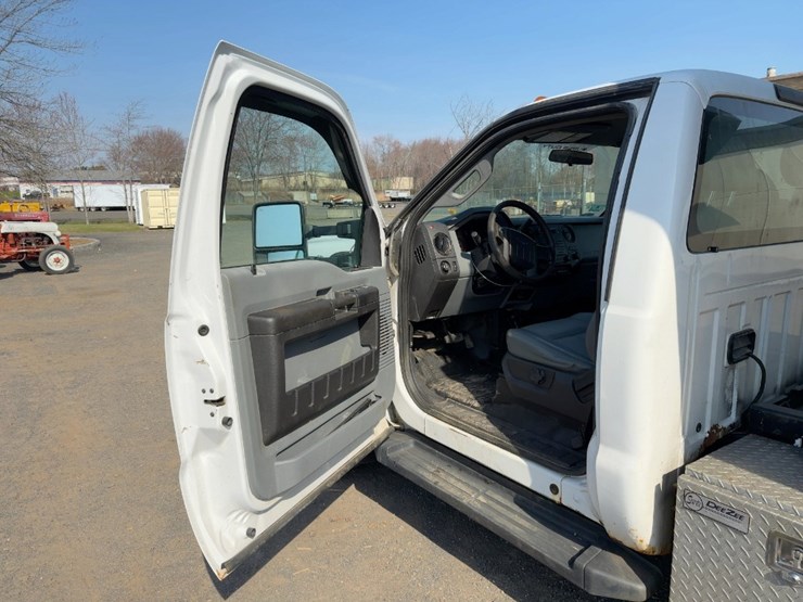 2015-ford-f350-xl-image-21