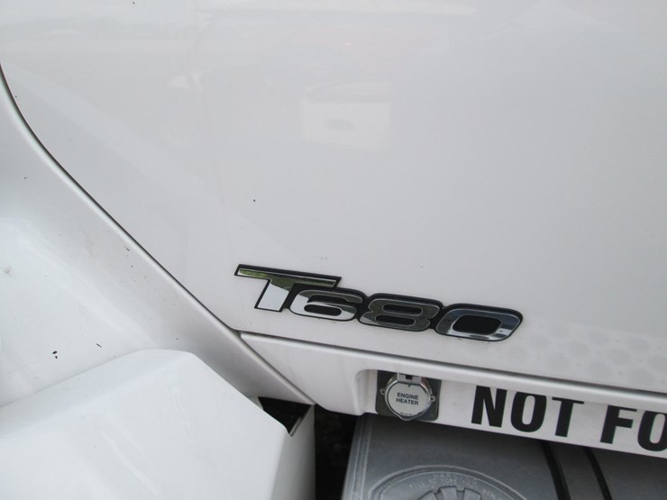 2020-kenworth-t680-image-14