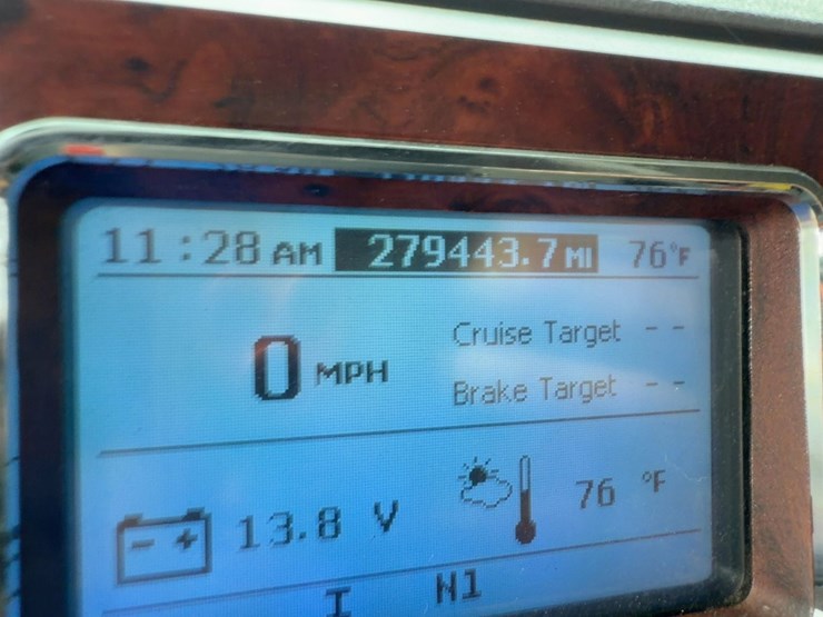 2018-mack-pinnacle-cxu613-image-28