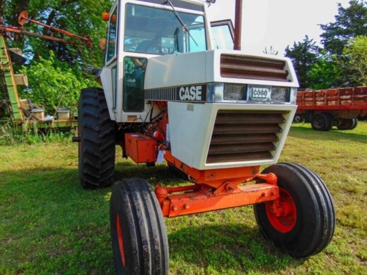 case-2090-tractor-image-2