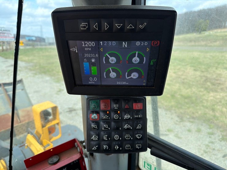 2022-deere-744l-image-25