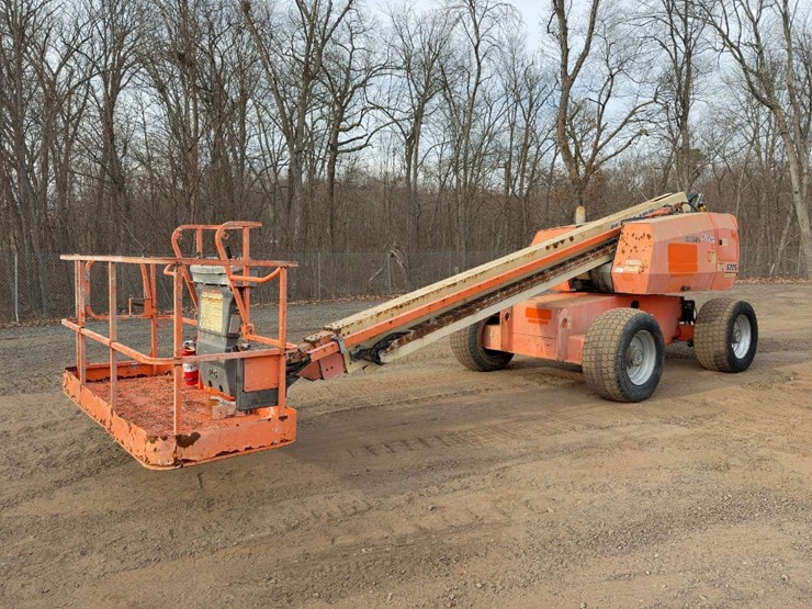 2015-jlg-600s-image-1