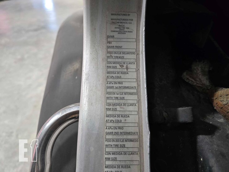 2008-peterbilt-320-image-34