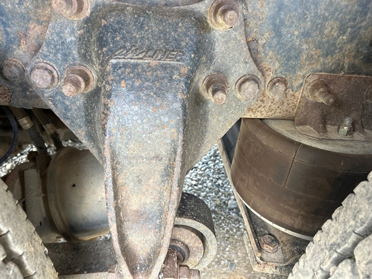 2010-massey-ferguson-8-image-27