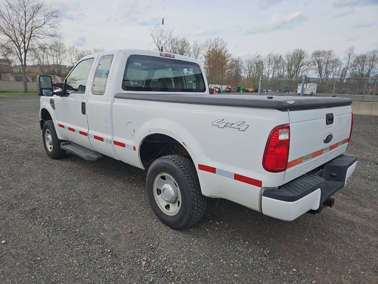 2009-ford-f250-xl-image-3