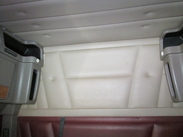 2008-peterbilt-389-image-31