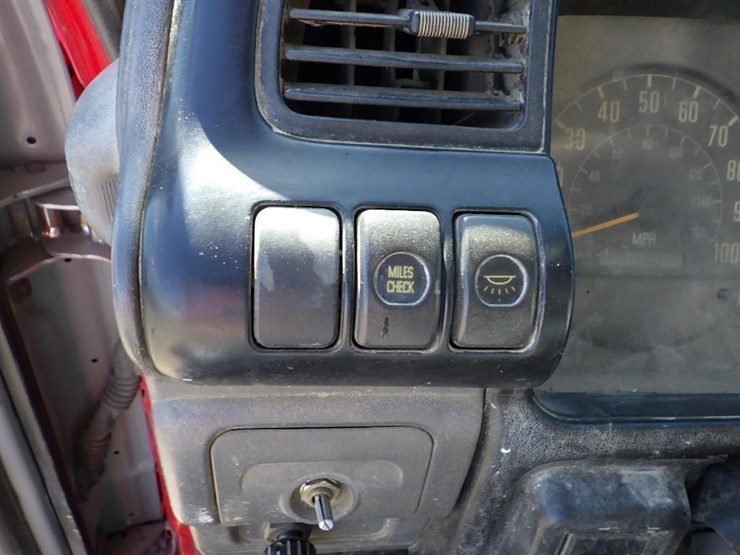 2000-isuzu-nqr-image-31