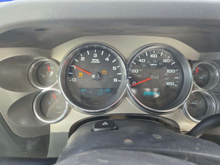 2013-chevrolet-silverado-3500hd-image-17