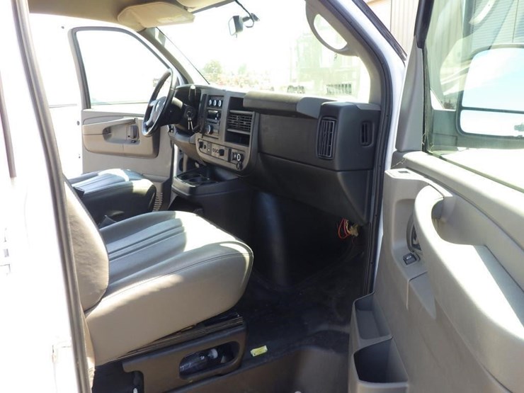 2015-chevrolet-express-2500-image-6