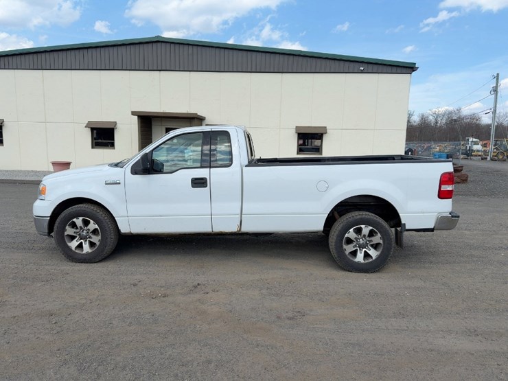 2004-ford-f150-xl-image-2