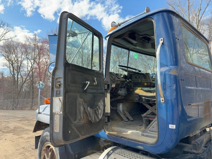 1998-mack-rd690s-image-29