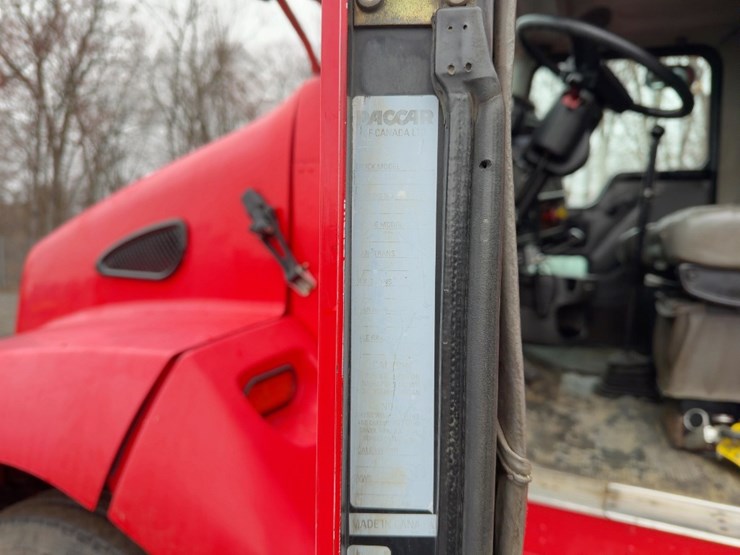 2005-kenworth-t300-image-33