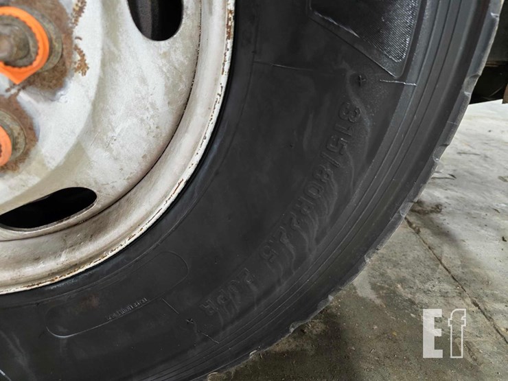 2018-peterbilt-320-image-35