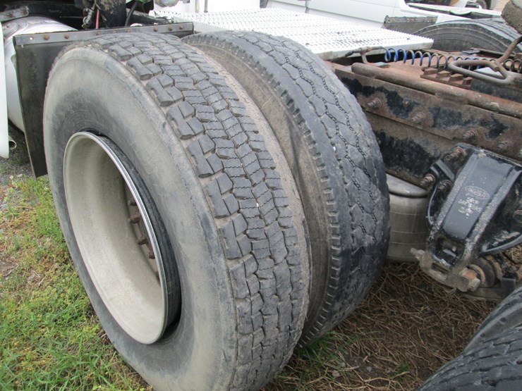 2008-peterbilt-387-image-5