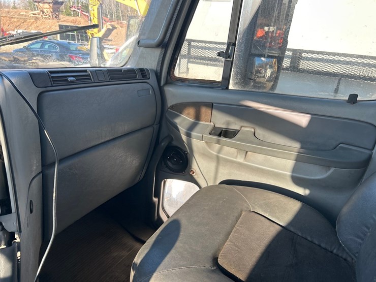 2002-massey-ferguson-8-image-79