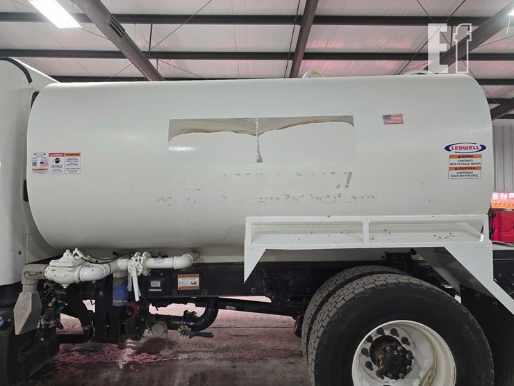 2022-freightliner-business-class-m2-106-image-16