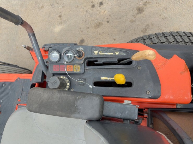 kubota-zd321-image-12