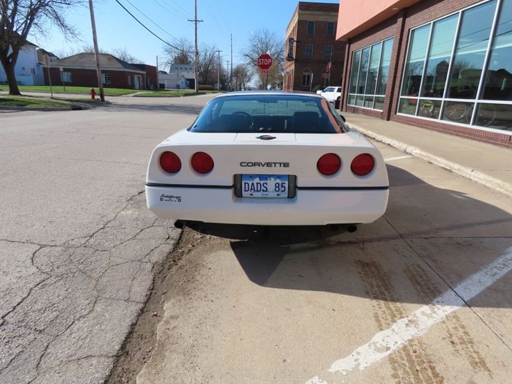 1985-chevrolet-corvette-image-8