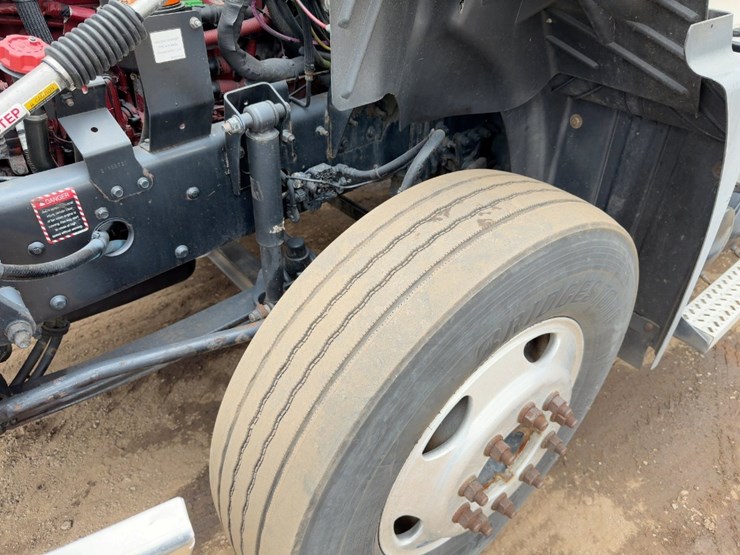 2018-mack-pinnacle-cxu613-image-10