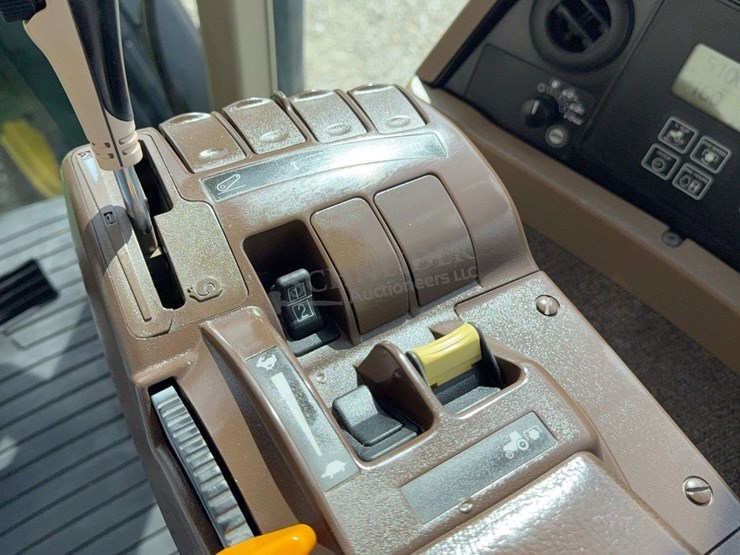 john-deere-200-image-79