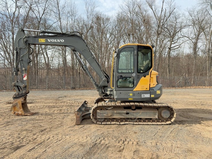 2016-volvo-ecr88d-image-2