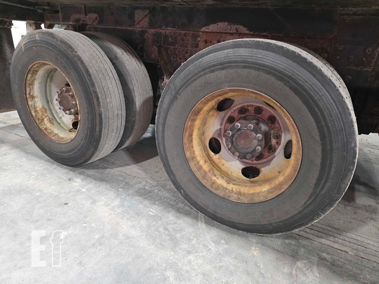 2008-peterbilt-320-image-31