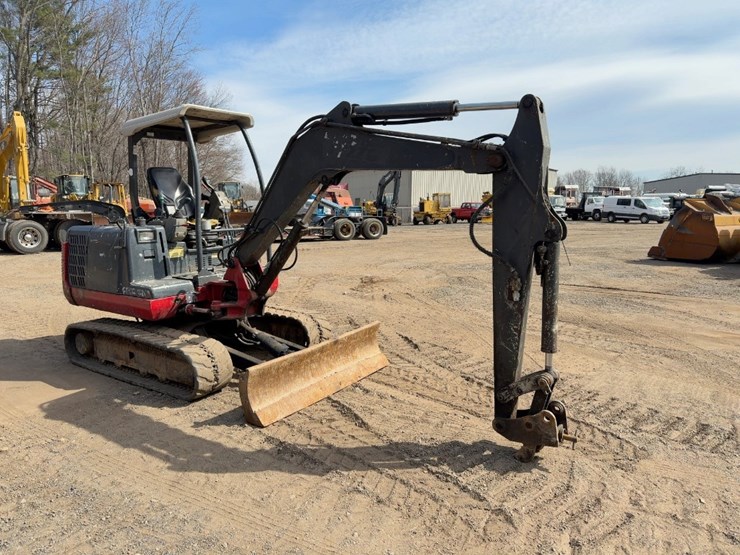 2007-takeuchi-tb135-image-7