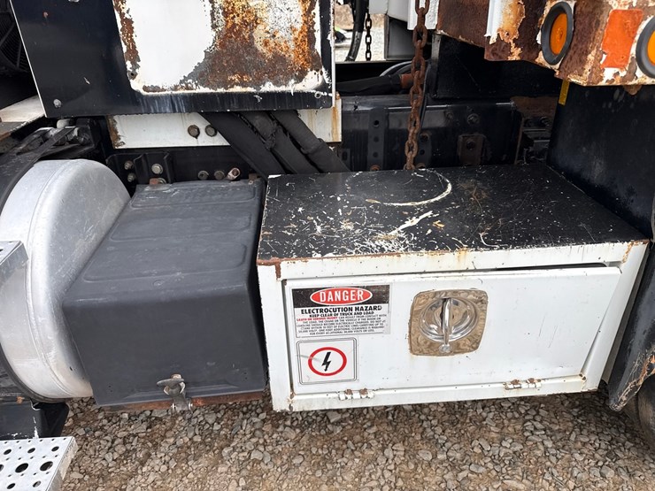 2010-massey-ferguson-8-image-40