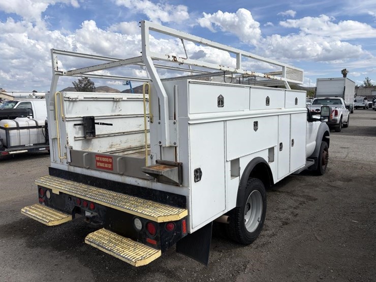 2011-ford-f550-image-3