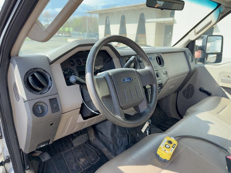 2008-ford-f550-xl-image-27