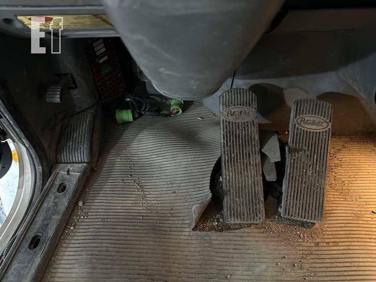 2017-peterbilt-367-image-19