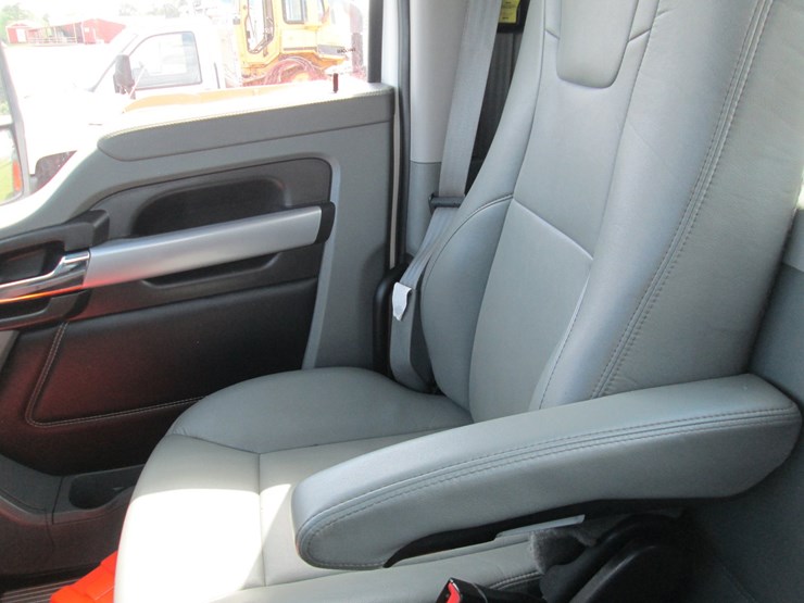 2020-kenworth-t680-image-29